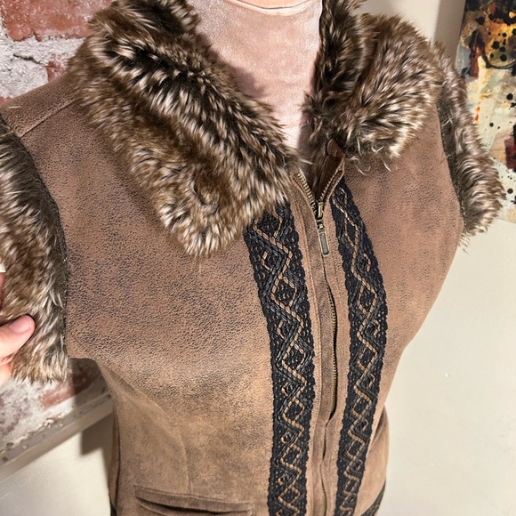 Vintage Cripple Creek brown winter fur trim embroidered winter vest Medium - Picture 3 of 15